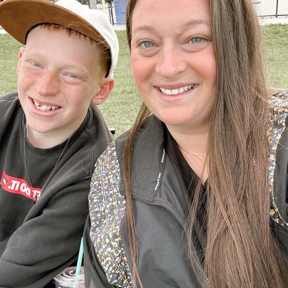 Amylovesneuts is LIVE  (silent - ish) 🤭🤗🫶🏻📣📣👏🏻👏🏻💕 - Picture 7 of 7